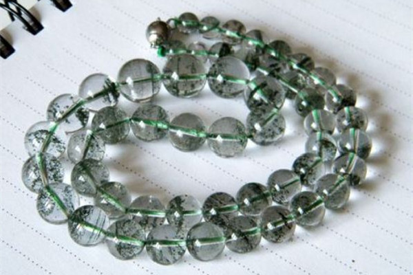 綠幽靈會(huì)越戴越綠嗎 綠幽靈戴久了會(huì)有變化嗎 綠幽靈會(huì)越戴越綠嗎 綠幽靈戴久了會(huì)有變化嗎