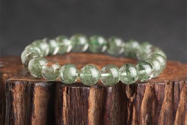 綠幽靈會(huì)越戴越綠嗎 綠幽靈戴久了會(huì)有變化嗎 綠幽靈會(huì)越戴越綠嗎 綠幽靈戴久了會(huì)有變化嗎