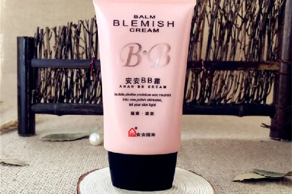 BB霜和素顏霜一起用嗎 BB霜可以用來(lái)補(bǔ)妝嗎