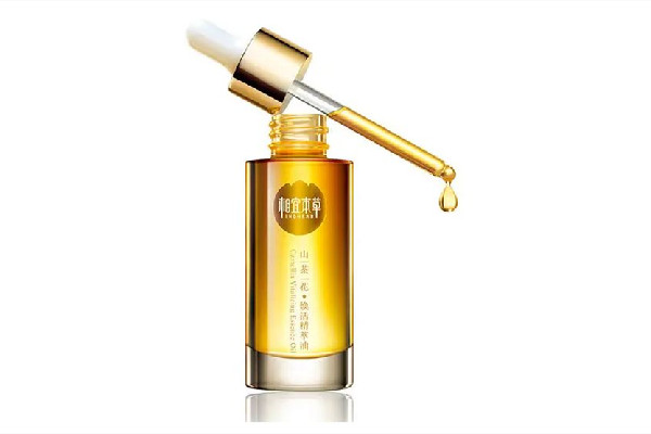 山茶花精油可以直接涂在臉上嗎 山茶花精油的使用方法 山茶花精油可以直接涂在臉上嗎 山茶花精油的使用方法