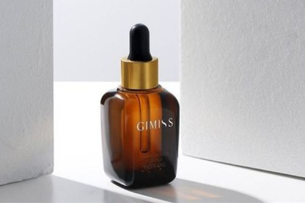 山茶花精油可以直接涂在臉上嗎 山茶花精油的使用方法 山茶花精油可以直接涂在臉上嗎 山茶花精油的使用方法