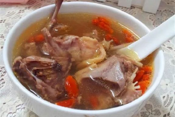 乳鴿湯和烏雞湯哪個(gè)好 乳鴿湯的營(yíng)養(yǎng)價(jià)值高嗎