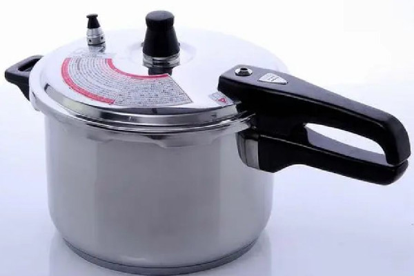 高壓鍋和電飯煲哪個(gè)做米飯好吃 高壓鍋?zhàn)雒罪埫缀退谋壤? alt=