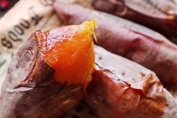 男子帶兒子體驗烤紅薯引發(fā)火災(zāi) 烤紅薯怎么烤好吃