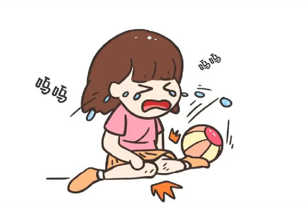 女童玩滑梯摔倒送醫(yī)不治警方通報(bào) 小孩摔倒會(huì)有什么影響