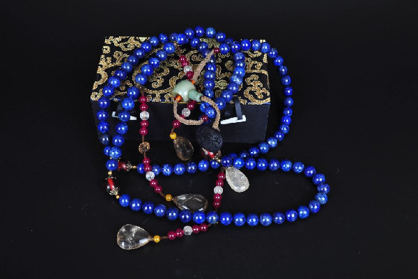 青金石可以戴著洗澡嗎 青金石碰水了會變成什么樣