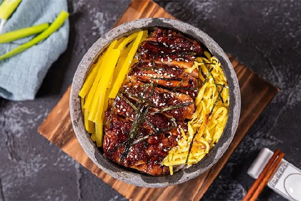 女子外賣被偷揪出小偷后淚崩 外賣有問(wèn)題如何補(bǔ)償