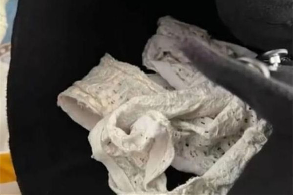女子網購牛仔褲竟在里面發(fā)現內褲 網購發(fā)現異物怎么處理