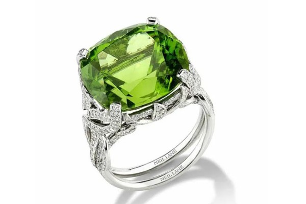 橄欖石是什么顏色 橄欖石顏色深好還是淺好 橄欖石是什么顏色 橄欖石顏色深好還是淺好