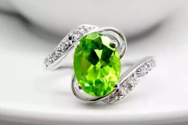 橄欖石能戴著睡覺嗎 橄欖石怎么保養(yǎng) 橄欖石能戴著睡覺嗎 橄欖石怎么保養(yǎng)