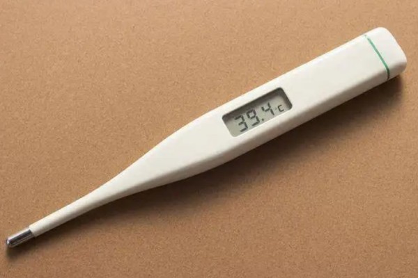 18歲男生高燒3天不退確診接吻病 發(fā)燒時間長了對人體有什么危害