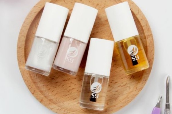 護甲油什么時候涂 護甲油可以當?shù)子褪褂脝? alt=