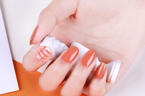 護甲油和營養(yǎng)油的區(qū)別 護甲油可以當指甲油用嗎