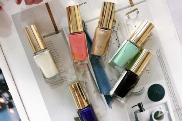 護甲油什么時候涂 護甲油可以當?shù)子褪褂脝? alt=