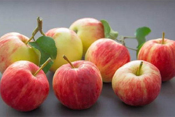蘋果削皮吃好還是不削皮吃好 蘋果削皮后怎樣才能不變色 蘋果削皮吃好還是不削皮吃好 蘋果削皮后怎樣才能不變色
