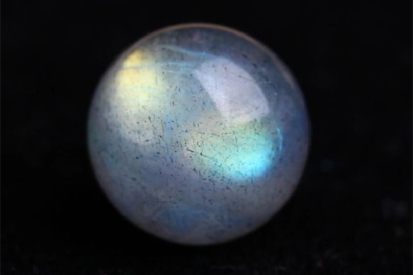 月光石有裂紋正常嗎 月光石有裂紋還能戴嗎 月光石有裂紋正常嗎 月光石有裂紋還能戴嗎