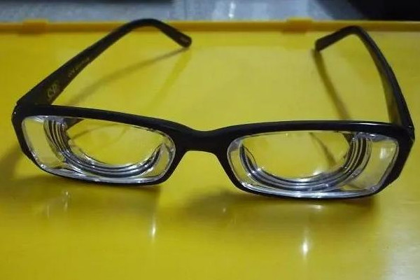 女子高度近視3000度被迫摘除眼球 高度近視最大的危害是什么 女子高度近視3000度被迫摘除眼球 高度近視最大的危害是什么