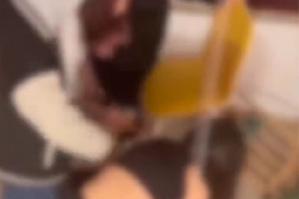 女生遭同學霸凌被逼喝下不明液體 被霸凌者如何走出陰影