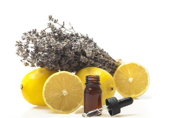 檸檬精油有美白功效嗎 檸檬精油可以直接涂在臉上嗎 檸檬精油有美白功效嗎 檸檬精油可以直接涂在臉上嗎