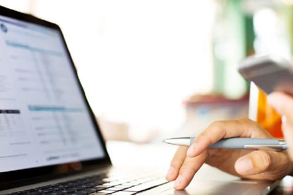 女生準(zhǔn)時(shí)下班被批踩點(diǎn)走 準(zhǔn)點(diǎn)下班有錯(cuò)嗎 女生準(zhǔn)時(shí)下班被批踩點(diǎn)走 準(zhǔn)點(diǎn)下班有錯(cuò)嗎