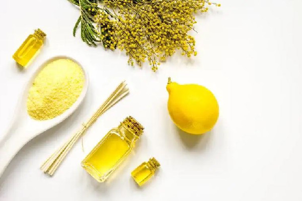 檸檬精油為什么要避光使用 檸檬精油用了可以在燈光下么 檸檬精油為什么要避光使用 檸檬精油用了可以在燈光下么