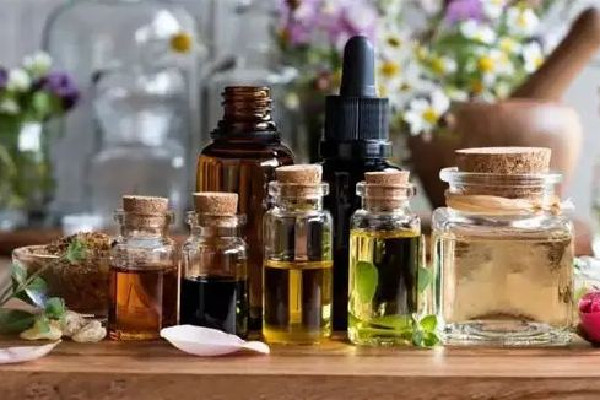 檸檬精油可以和什么精油一起用 檸檬精油涂臉為什么會(huì)刺痛 檸檬精油可以和什么精油一起用 檸檬精油涂臉為什么會(huì)刺痛
