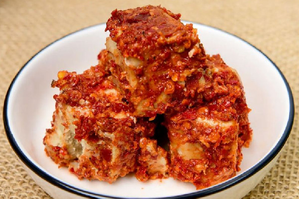 霉豆腐有黑斑能不能吃 霉豆腐有黑斑是什么原因 霉豆腐有黑斑能不能吃 霉豆腐有黑斑是什么原因