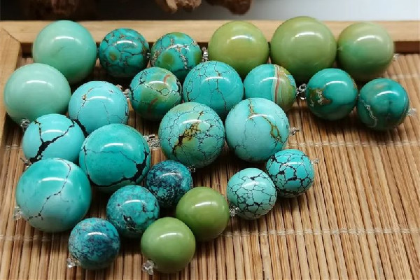 綠松石有花紋好還是沒(méi)花紋好 綠松石什么樣的品質(zhì)好