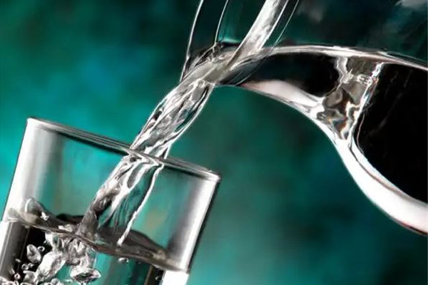 多喝水多睡覺(jué)對(duì)新冠管用嗎 多喝水對(duì)身體有什么好處嗎 多喝水多睡覺(jué)對(duì)新冠管用嗎 多喝水對(duì)身體有什么好處嗎