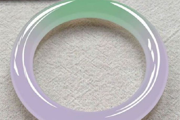 貓咪摔壞12萬翡翠手鐲被連夜送走 翡翠手鐲種水等級劃分