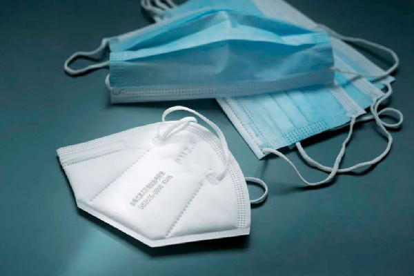 女子坐地鐵不戴口罩稱有病毒的才戴 戴口罩可以降低多少感染率 女子坐地鐵不戴口罩稱有病毒的才戴 戴口罩可以降低多少感染率