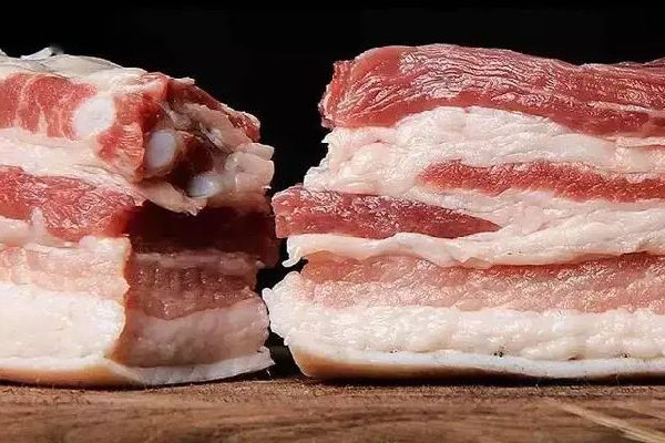 買家買豬到貨后掉秤5噸疑遭套路 豬肉多少錢一斤現(xiàn)在市場價2022 買家買豬到貨后掉秤5噸疑遭套路 豬肉多少錢一斤現(xiàn)在市場價2022