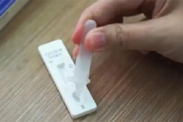 中國人壽客服回應新冠陽性不理賠 新冠陽性多久才能轉(zhuǎn)為陰性