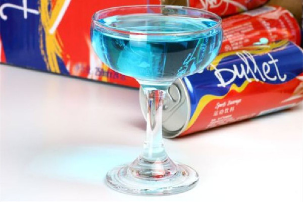 運(yùn)動飲料是運(yùn)動前喝還是運(yùn)動后喝 運(yùn)動飲料什么時候喝效果最好 運(yùn)動飲料是運(yùn)動前喝還是運(yùn)動后喝 運(yùn)動飲料什么時候喝效果最好