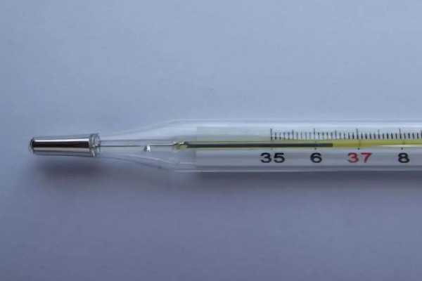 水銀體溫計的正確用法 水銀體溫計有不準(zhǔn)確的可能嗎