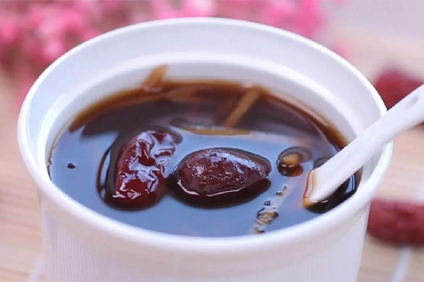 生姜紅糖水的功效和作用 生姜紅糖水適合風寒感冒還是風熱感冒