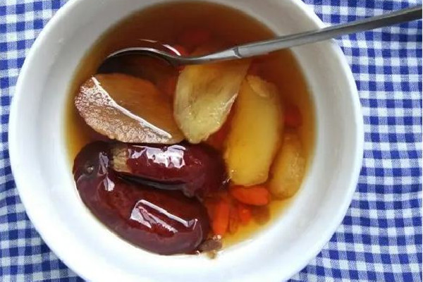 生姜紅糖水的功效和作用 生姜紅糖水適合風寒感冒還是風熱感冒