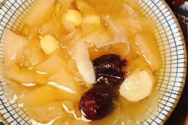 煮梨水是削皮好還是不削皮好 煮梨水要吃梨肉嗎 煮梨水是削皮好還是不削皮好 煮梨水要吃梨肉嗎