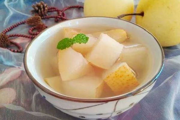 梨子煮水的功效 梨子煮水可以治喉嚨痛嗎 梨子煮水的功效 梨子煮水可以治喉嚨痛嗎