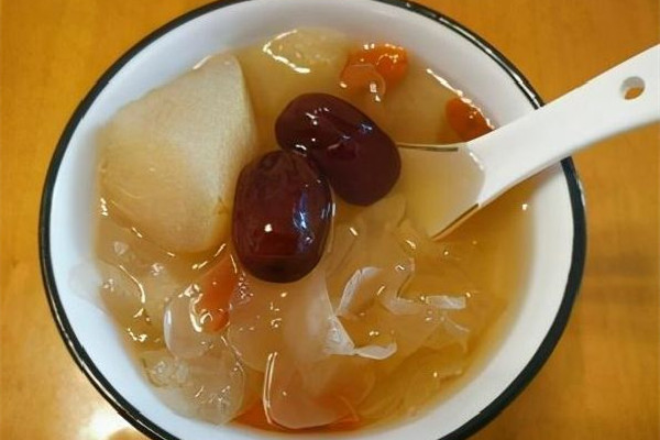 冰糖燉雪梨燉多長時間 冰糖燉雪梨燉到什么程度 冰糖燉雪梨燉多長時間 冰糖燉雪梨燉到什么程度