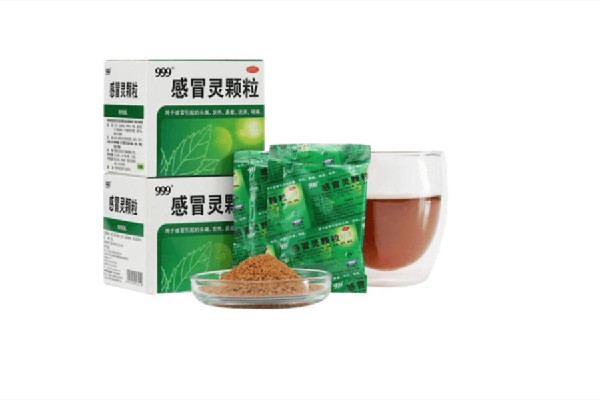 999感冒靈顆粒和布洛芬能一起吃嗎 999感冒靈顆?？梢院桶⒛髁帜z囊一起吃嗎