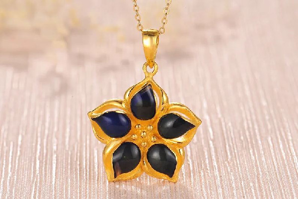 黃金吊墜是空心的好還是實心的好 黃金吊墜是按克賣嗎 黃金吊墜是空心的好還是實心的好 黃金吊墜是按克賣嗎