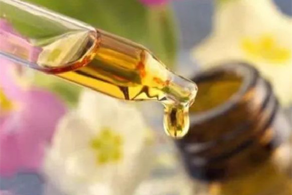 護(hù)膚精油什么時(shí)候用效果最好 護(hù)膚精油和精華液哪個(gè)先用 護(hù)膚精油什么時(shí)候用效果最好 護(hù)膚精油和精華液哪個(gè)先用