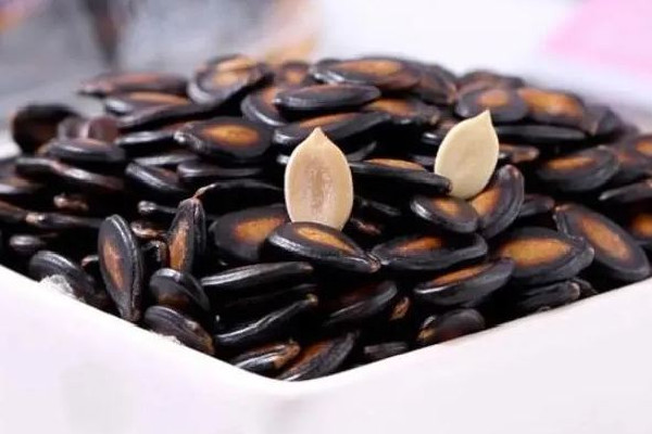 西瓜子怎么做出來的 西瓜子是炒的還是煮的 西瓜子怎么做出來的 西瓜子是炒的還是煮的