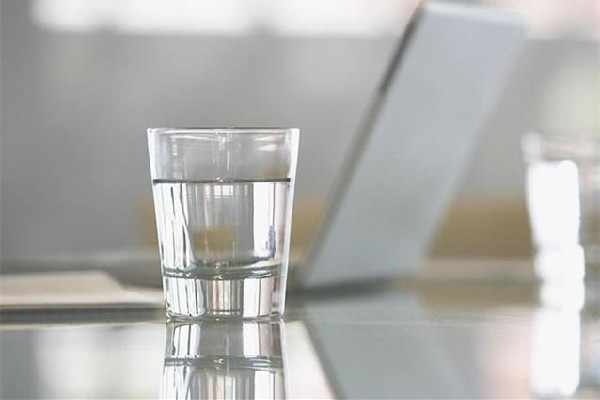 淡鹽水喝多少合適 淡鹽水喝多了會(huì)怎么樣 淡鹽水喝多少合適 淡鹽水喝多了會(huì)怎么樣