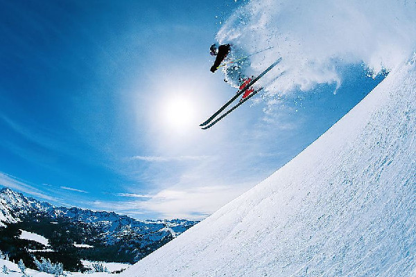 河北一雪場(chǎng)男子故意鏟倒女子 ?滑雪會(huì)受傷嗎 河北一雪場(chǎng)男子故意鏟倒女子 ?滑雪會(huì)受傷嗎