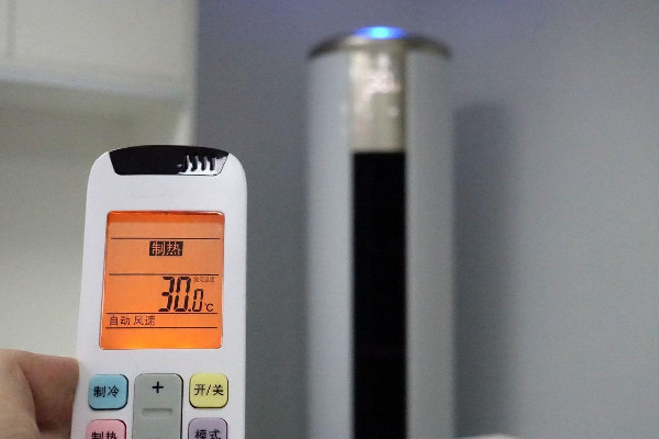 空調(diào)制熱和取暖器哪個(gè)省電 空調(diào)制熱怎么開(kāi)省電又暖和