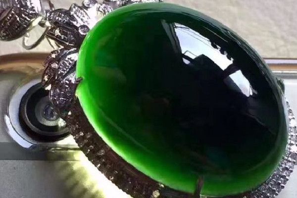 墨翠是什么檔次的翡翠 墨翠和翡翠哪個(gè)值錢(qián)價(jià)格高