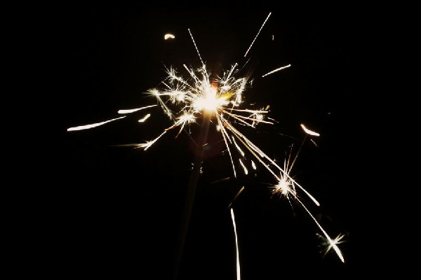 女子網購100根仙女棒收到100根鐵絲 仙女棒煙花有哪幾種