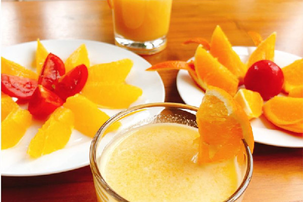 鮮榨橙汁會(huì)破壞纖維嗎 鮮榨橙汁和橙汁營養(yǎng)一樣嗎